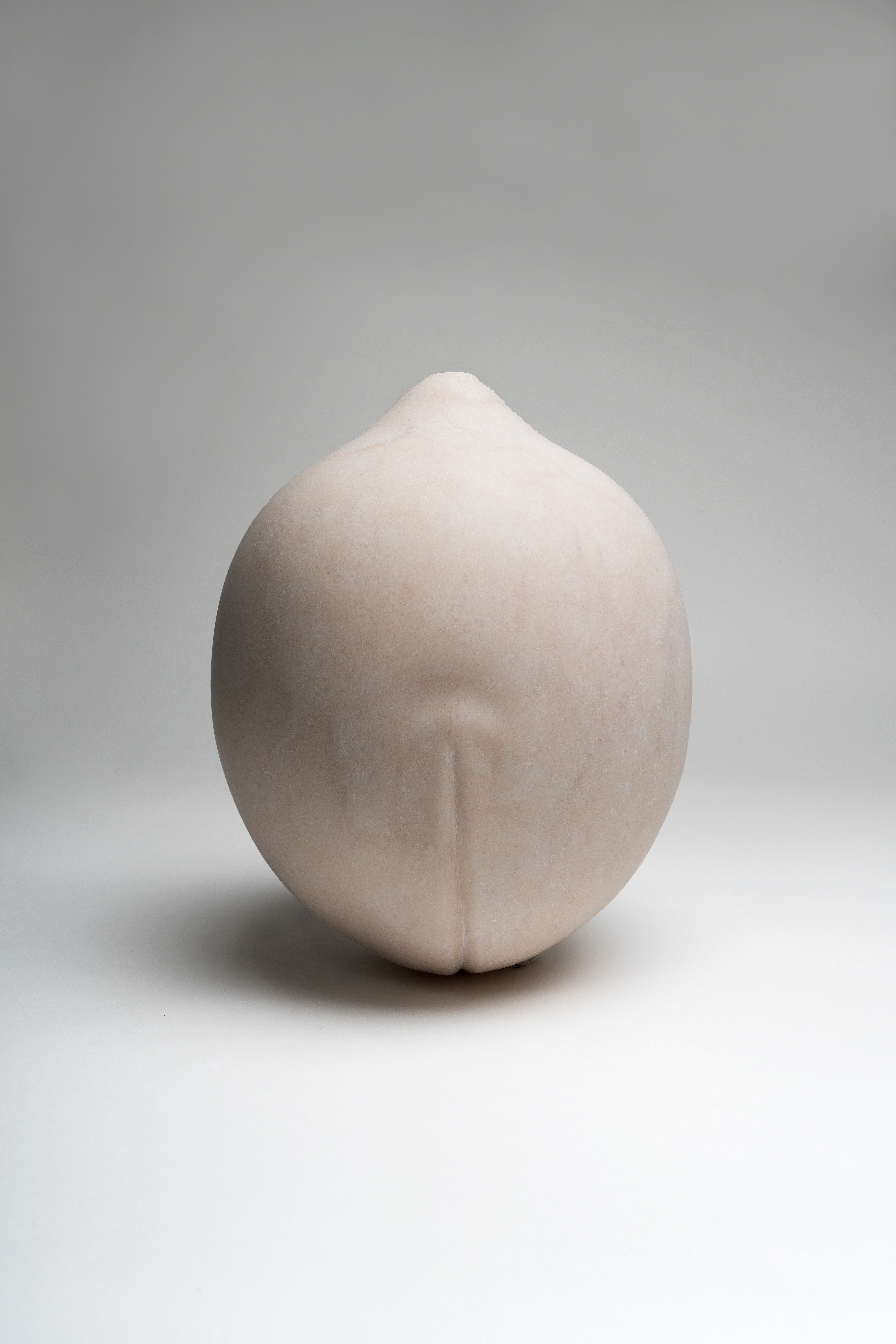 Nataliya Chernakova, Her, 2019, marmo, cm 25 x 20 x 20, edizione di tre + PA, courtesy dell'artista, foto di Stefano Baroni.