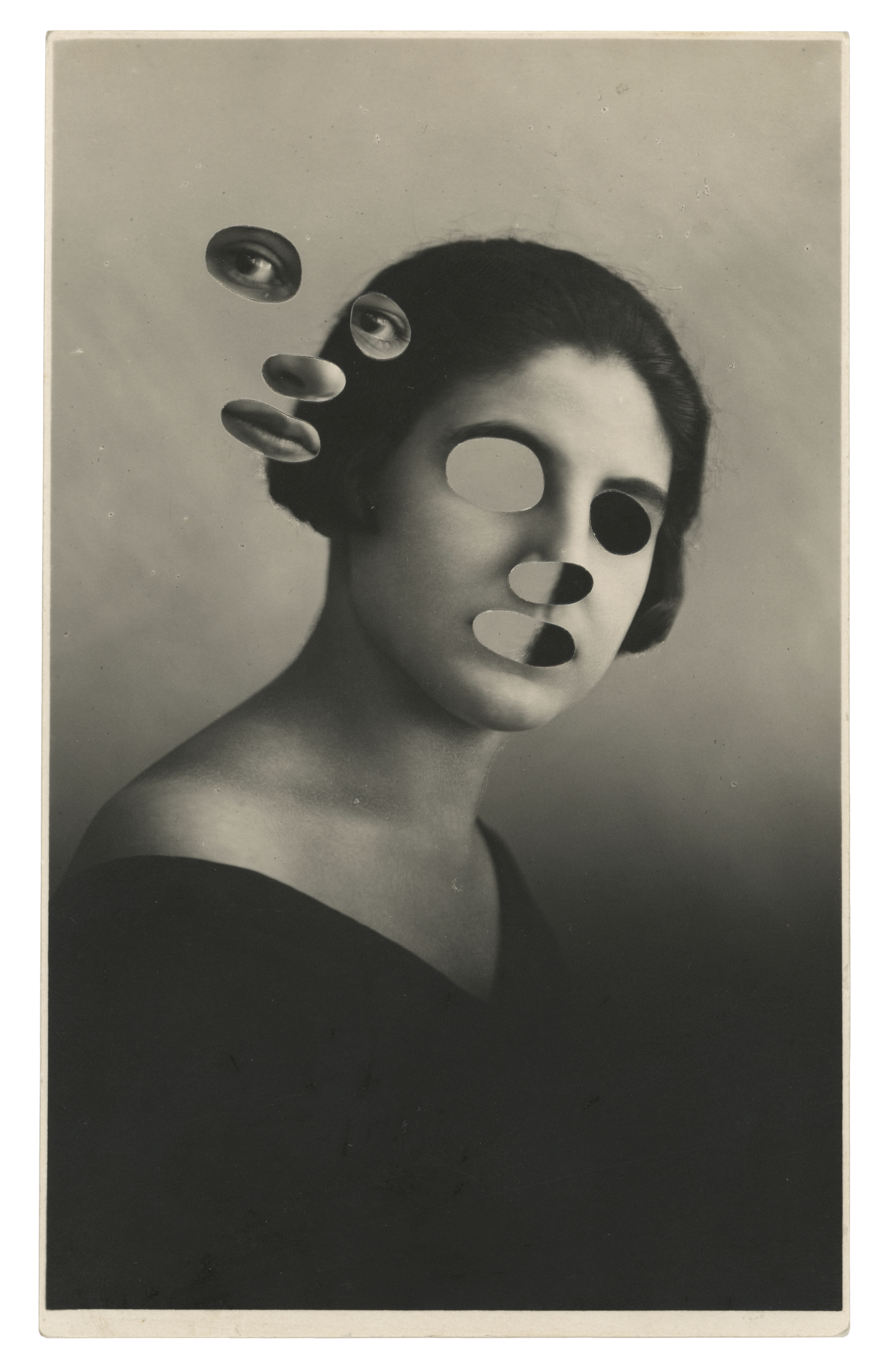 Kensuke Koike, Out of joint, 2019, intervento su fotografia d’epoca, cm 13,6 x 8,4, courtesy Rossana Ciocca Gallery, Milano.